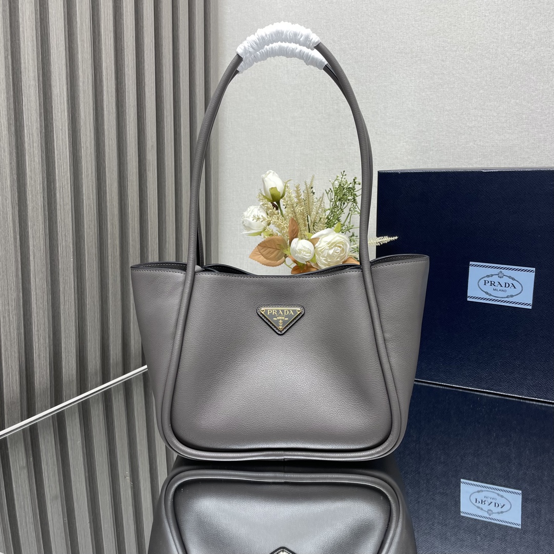 Pra*a shopping bags